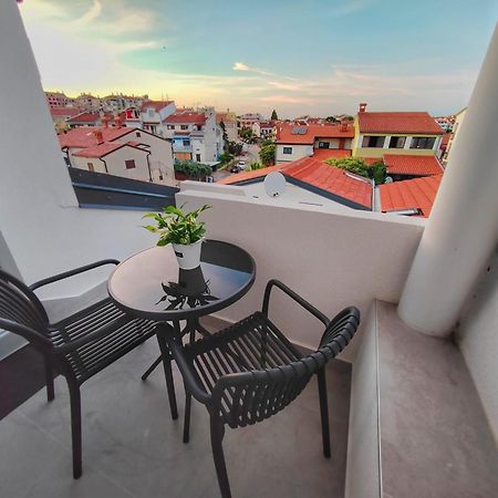 Black & White Apartment רוביני מראה חיצוני תמונה