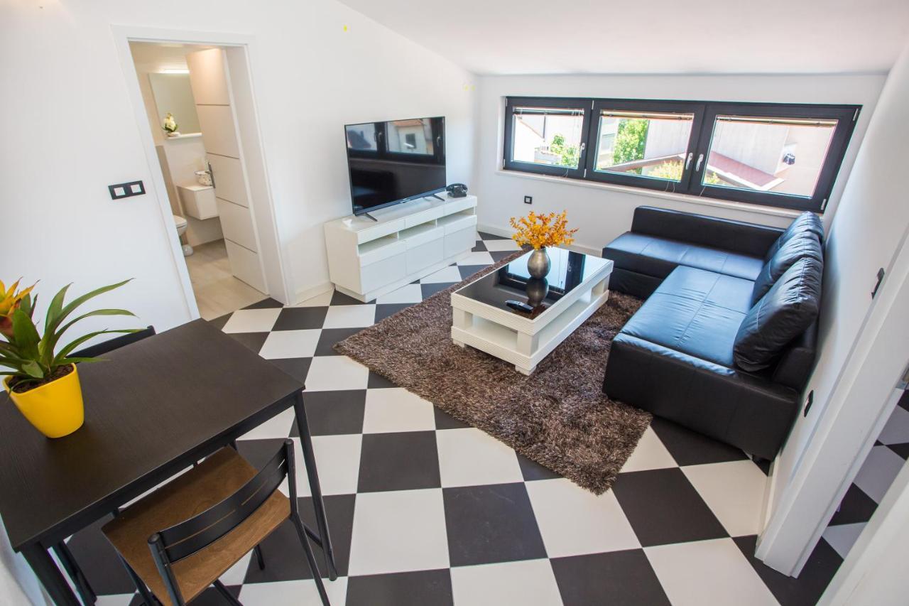 Black & White Apartment רוביני מראה חיצוני תמונה