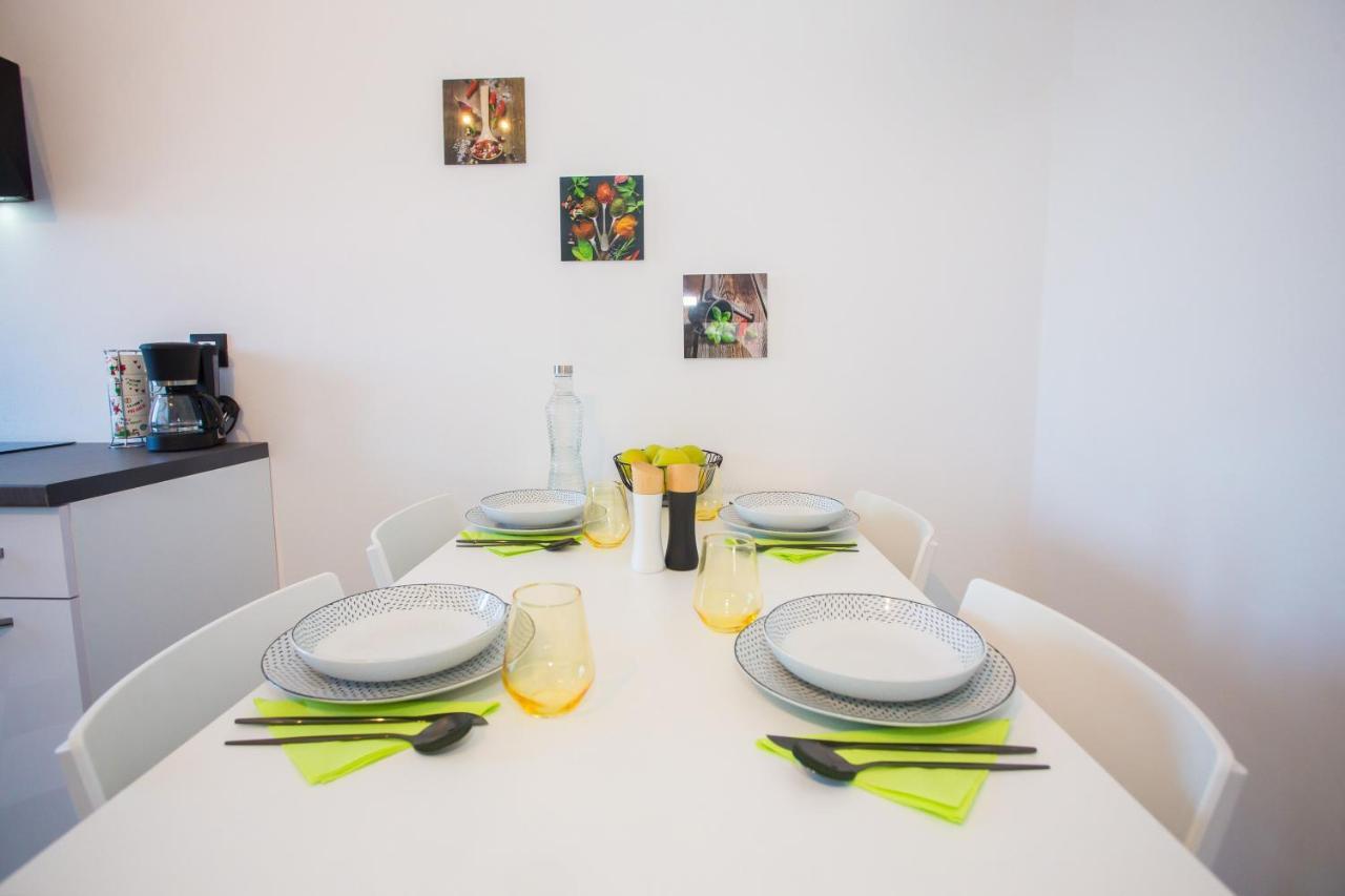 Black & White Apartment רוביני מראה חיצוני תמונה