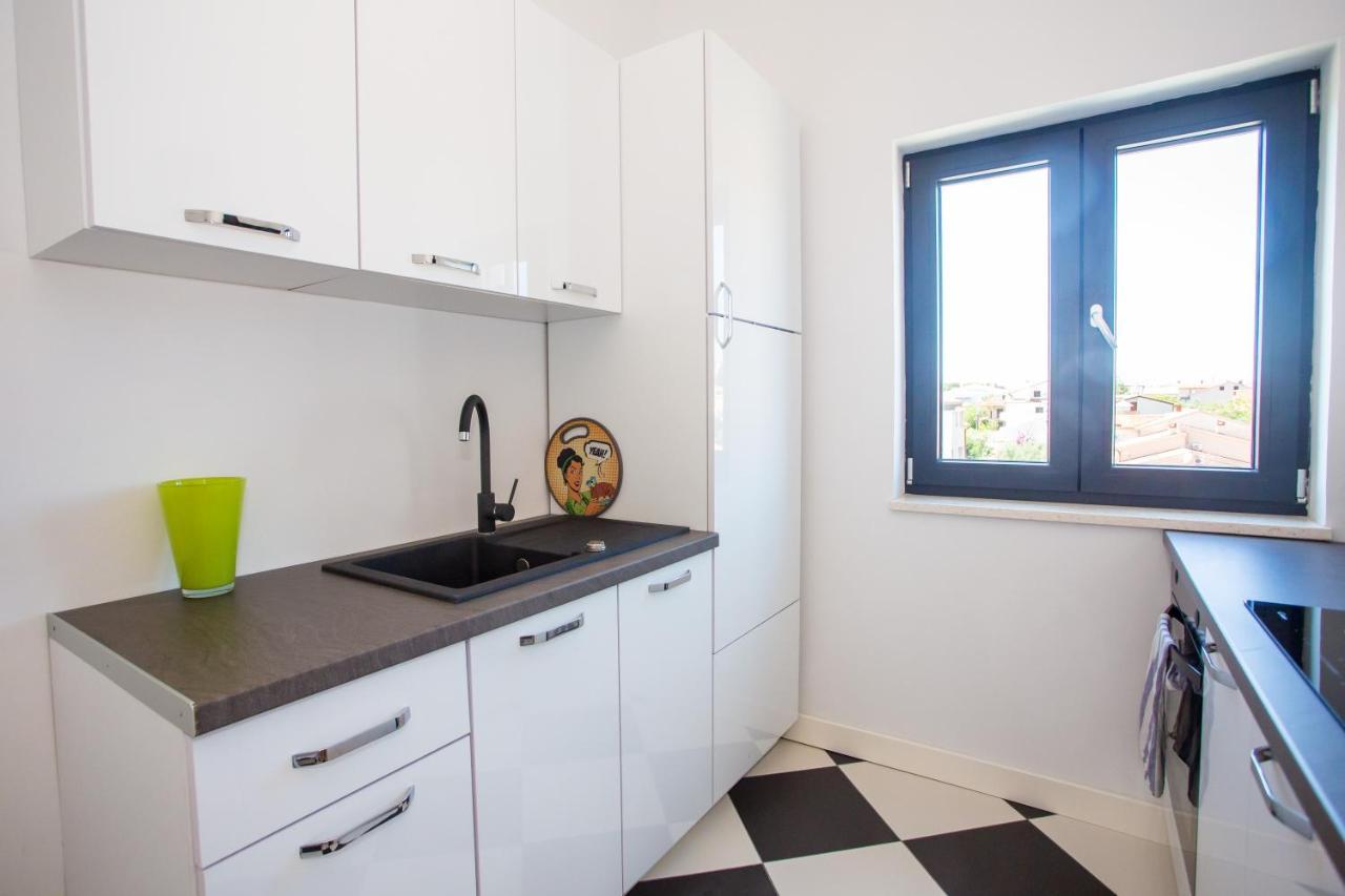 Black & White Apartment רוביני מראה חיצוני תמונה