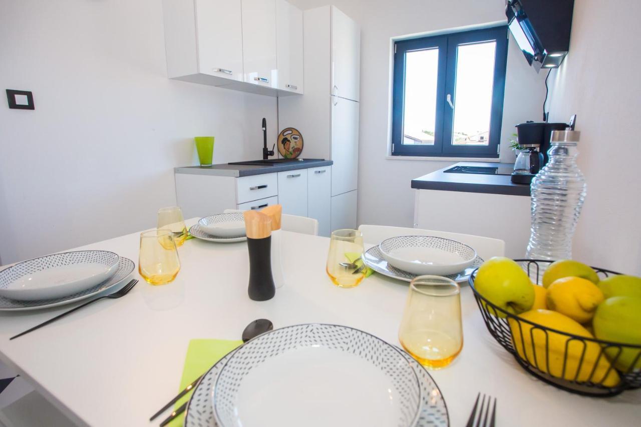Black & White Apartment רוביני מראה חיצוני תמונה
