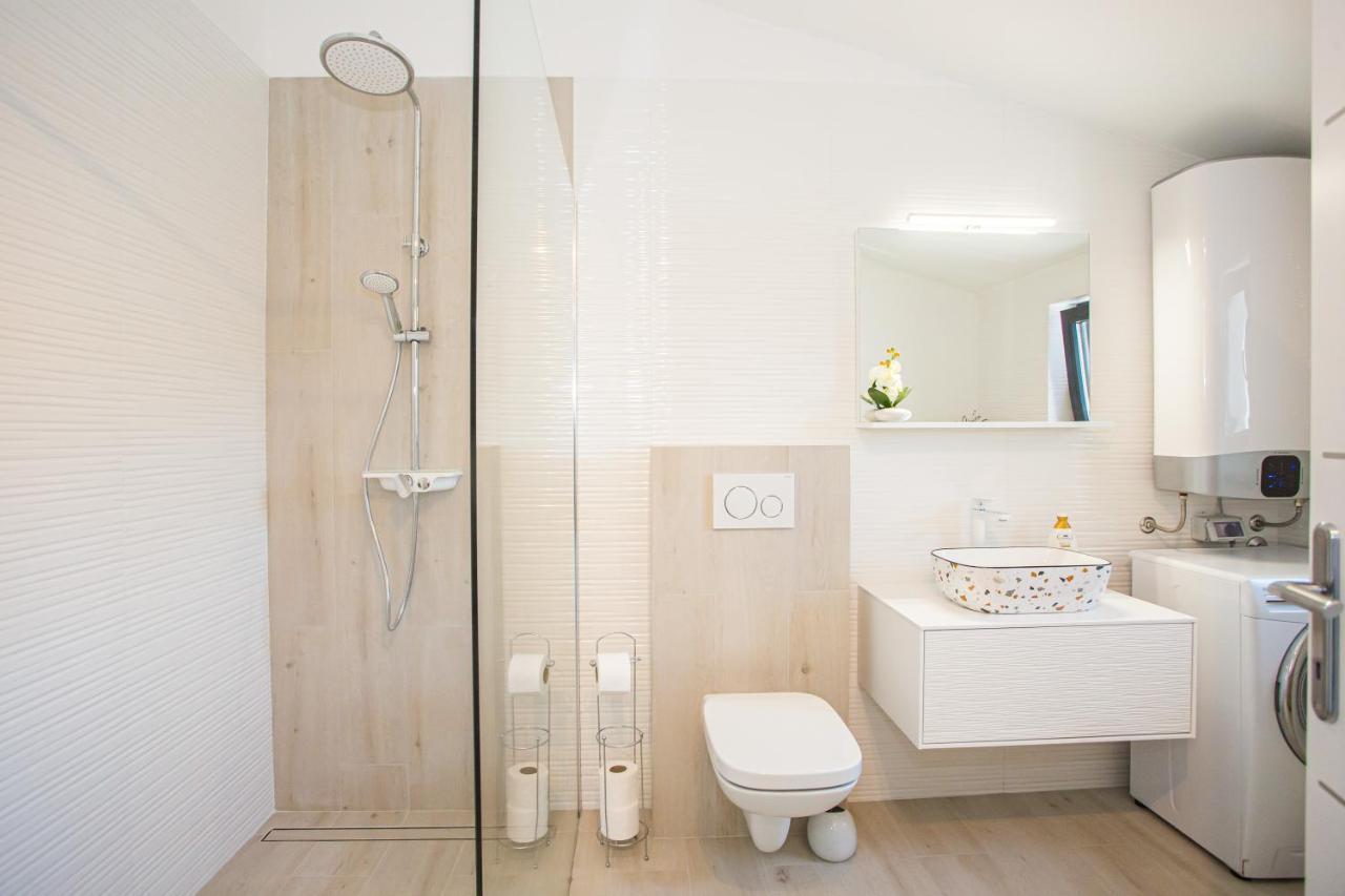 Black & White Apartment רוביני מראה חיצוני תמונה
