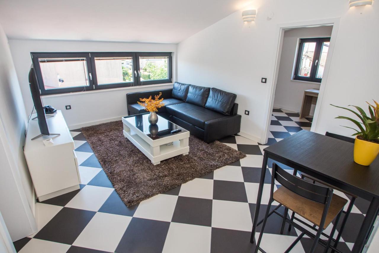Black & White Apartment רוביני מראה חיצוני תמונה