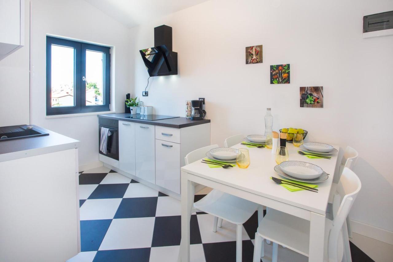 Black & White Apartment רוביני מראה חיצוני תמונה