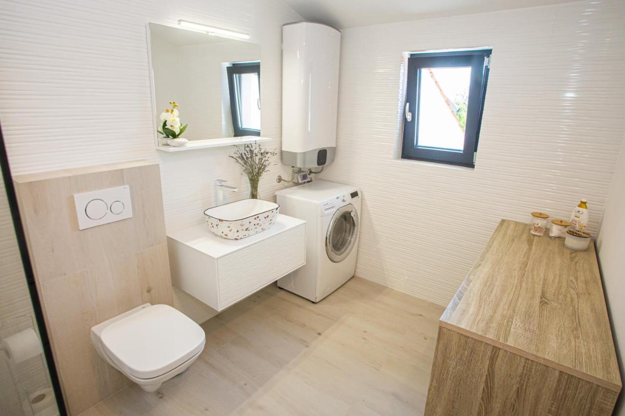 Black & White Apartment רוביני מראה חיצוני תמונה