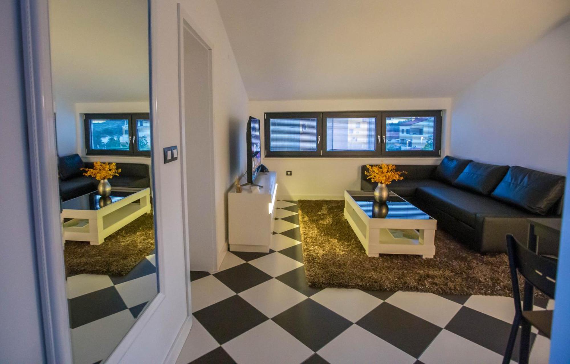 Black & White Apartment רוביני מראה חיצוני תמונה