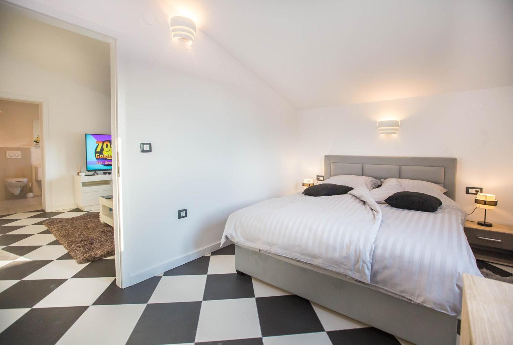 Black & White Apartment רוביני מראה חיצוני תמונה